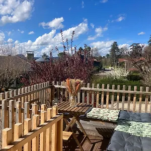 Appartement Charmante Maisonnette Avec Terrasse Et Jolie Vue - 5 Min A Pied Du, Annecy